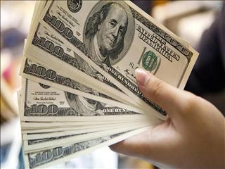 کاهش نرخ خرید و فروش دلار در آغاز هفته