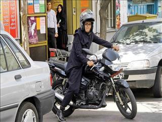 منع قانونی صدور گواهینامه موتور  برای زنان