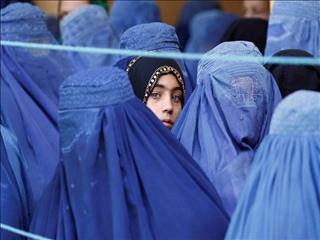 دختران مدرسه نروند و زنان سر کار
