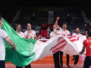 ایستاده با طلا