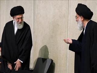 برخاستن رهبری به احترام آیت الله هاشمی شاهرودی