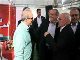 بازدید رئیس‌جمهور از غرفه فولاد هرمزگان در نهمین سفر استانی