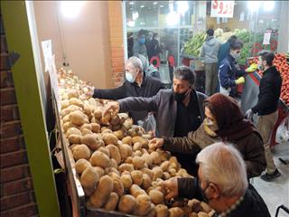 پشت اعداد / دو بازار برای یک سفره